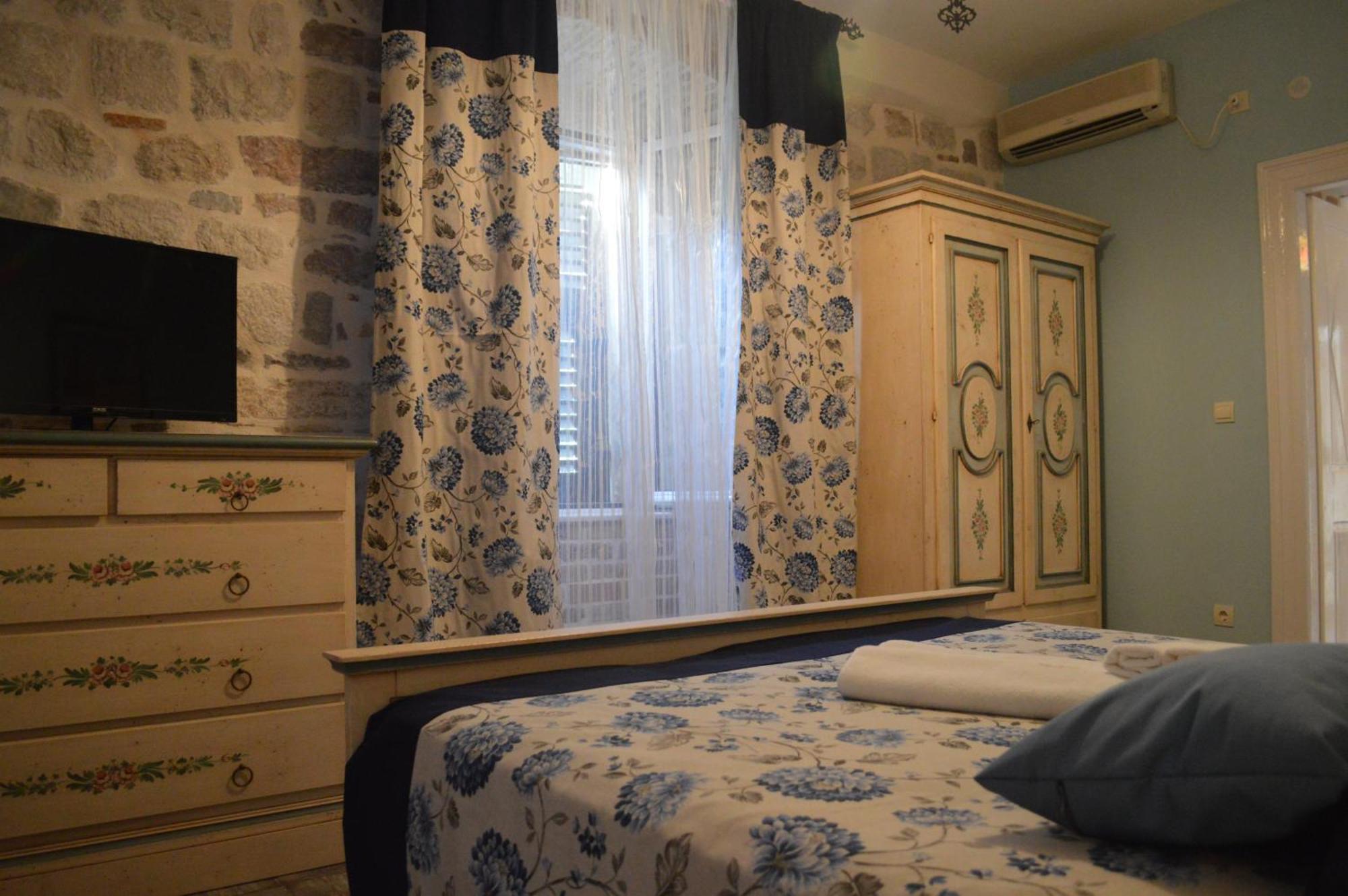 Apartments Leo Kotor Phòng bức ảnh